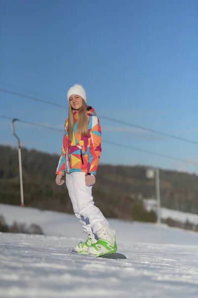 Snowboarder Sur Les Pistes Dans Matinée Ensoleillée — Photo