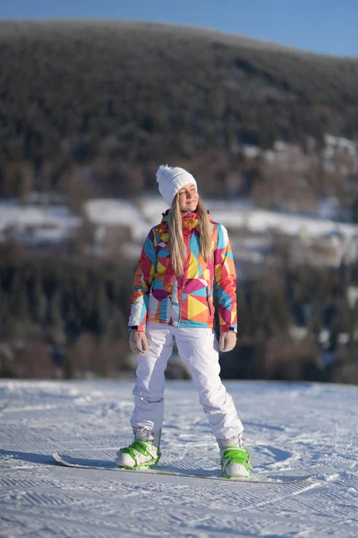 Güneşli Sabah Yamaçlarında Snowboarder — Stok fotoğraf