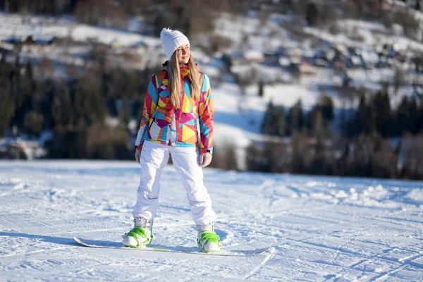 Snowboarder Sonnigen Morgen Auf Der Piste — Stockfoto