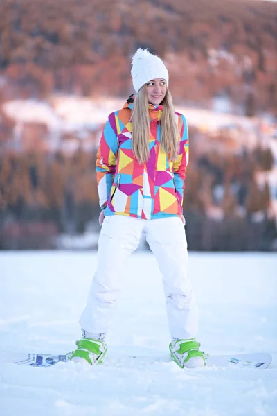 Snowboarder Sur Les Pistes Dans Matinée Ensoleillée — Photo