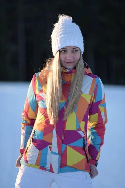 Snowboarder Feminino Uma Encosta Manhã Ensolarada — Fotografia de Stock