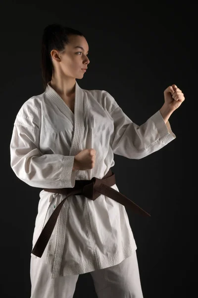 Mujer Joven Practicando Con Karate Martial Art — Foto de Stock