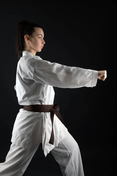 Ung Kvinna Tränar Med Karate Martial Art — Stockfoto