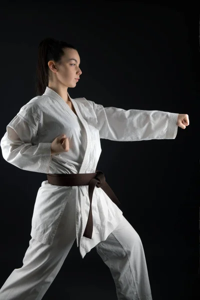 Ung Kvinna Tränar Med Karate Martial Art — Stockfoto