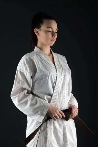 Ung Kvinna Tränar Med Karate Martial Art — Stockfoto