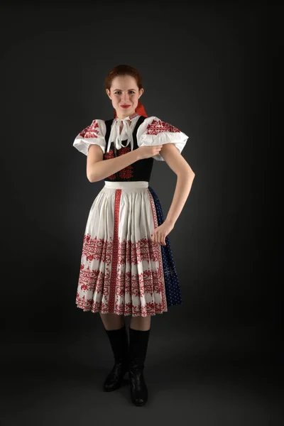 Ung Vacker Slogan Kvinna Traditionell Kostym — Stockfoto