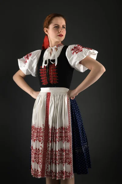 Joven Hermosa Eslovaca Traje Tradicional —  Fotos de Stock