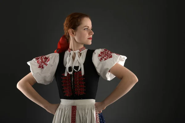 Junge Schöne Slowakin Traditioneller Tracht — Stockfoto