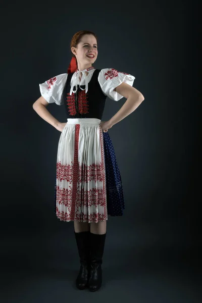 Junge Schöne Slowakin Traditioneller Tracht — Stockfoto