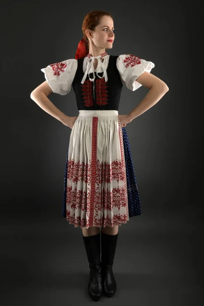 Junge Schöne Slowakin Traditioneller Tracht — Stockfoto