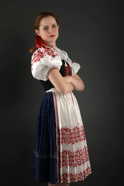 Junge Schöne Slowakin Traditioneller Tracht — Stockfoto