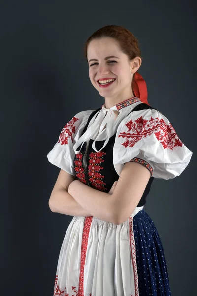 Jovem Bela Mulher Eslovaca Traje Tradicional — Fotografia de Stock