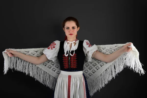 Młoda Piękna Słowianka Tradycyjnej Sukience Słowacki Folklor — Zdjęcie stockowe