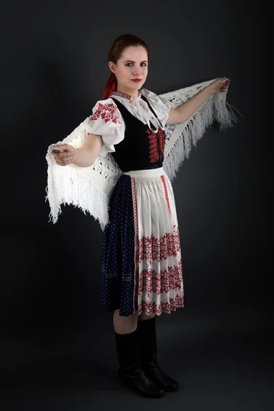 Ung Vacker Slogan Kvinna Traditionell Klänning Slovakiska Folklore — Stockfoto