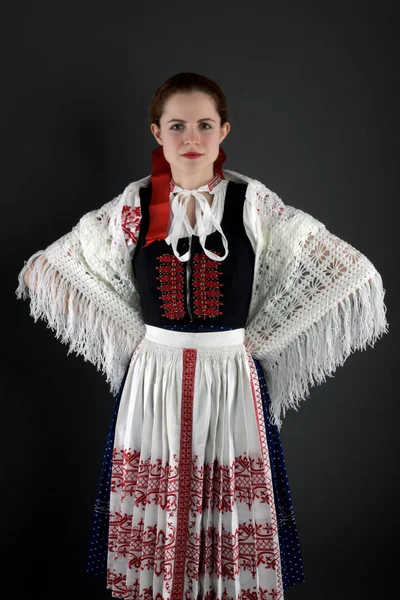 Ung Vacker Slogan Kvinna Traditionell Klänning Slovakiska Folklore — Stockfoto