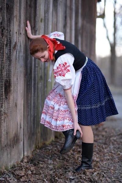 Jovem Bela Mulher Eslovaca Vestido Tradicional Folclore Eslovaco — Fotografia de Stock