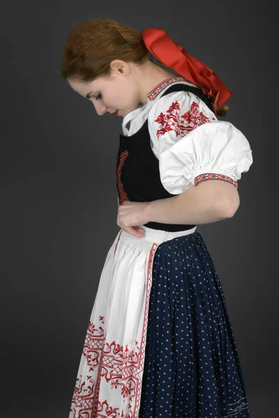 Junge Schöne Slowakische Frau Traditioneller Kleidung Slowakische Folklore — Stockfoto