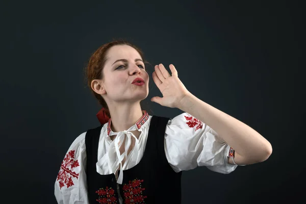 Junge Schöne Slowakische Frau Traditioneller Kleidung Slowakische Folklore — Stockfoto