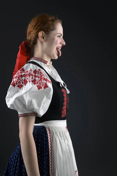 Ung Vacker Slogan Kvinna Traditionell Klänning Slovakiska Folklore — Stockfoto