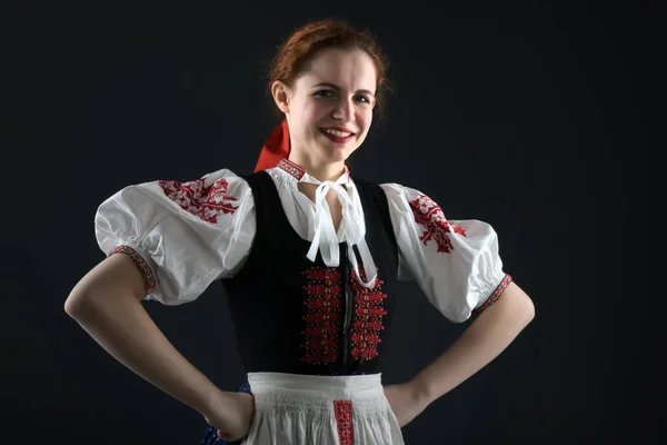 Ung Smuk Slovakisk Kvinde Traditionel Kjole Slovakisk Folklore - Stock-foto