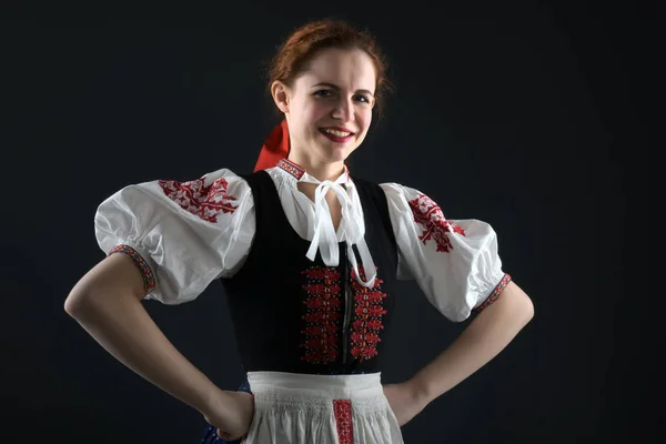 Ung Vacker Slogan Kvinna Traditionell Klänning Slovakiska Folklore — Stockfoto