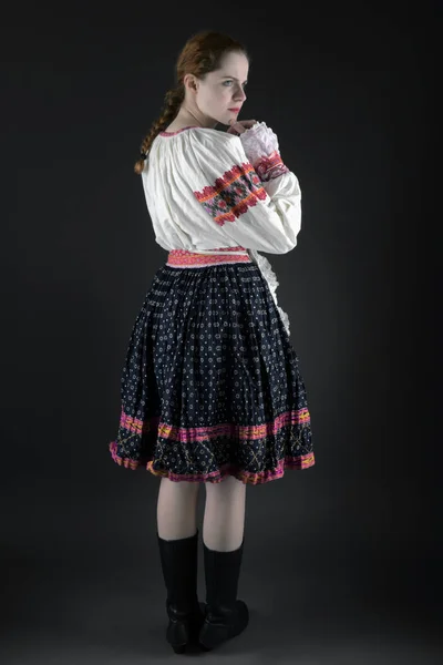 Junge Schöne Slowakische Frau Traditioneller Kleidung Slowakische Folklore — Stockfoto