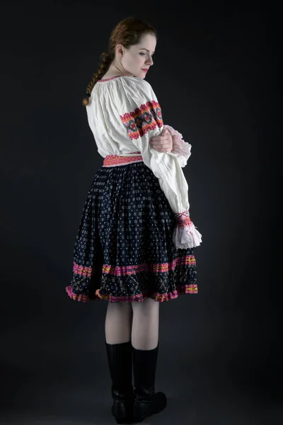 Jonge Mooie Slovak Vrouw Traditionele Jurk Slowaakse Folklore — Stockfoto