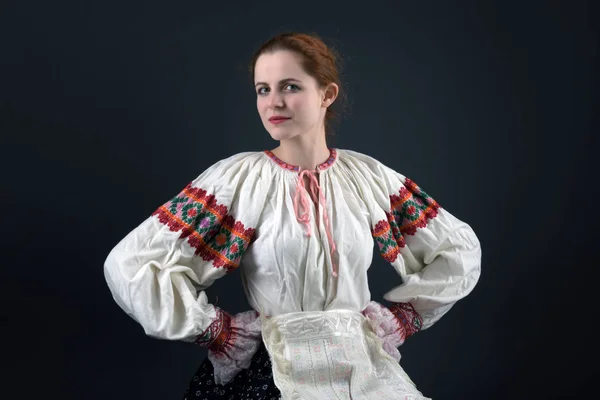 Fiatal Gyönyörű Szlovák Hagyományos Ruhában Szlovák Folklór — Stock Fotó