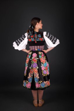 Slovak folkloru. Slovak folklor kızı. Stüdyo portresi.