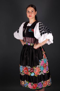 Slovak folkloru. Slovak folklor kızı. Stüdyo portresi.