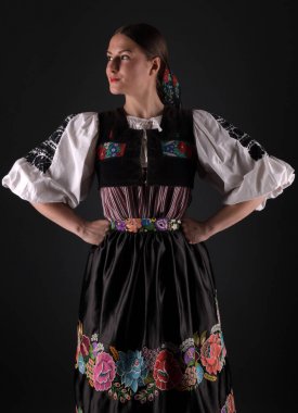 Slovak folkloru. Slovak folklor kızı. Stüdyo portresi.