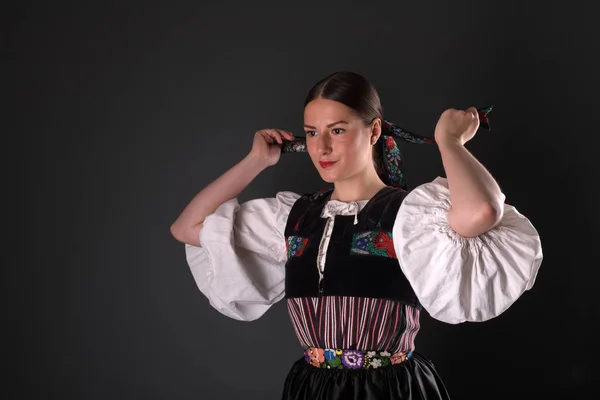 Folklor Słowacki Słowacka Dziewczyna Folkloru Portret Studio — Zdjęcie stockowe