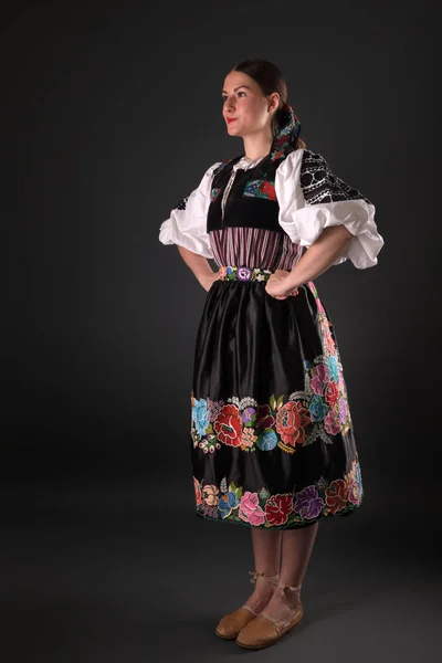 Slovenský Folklór Slovenské Folklorní Děvče Studiový Portrét — Stock fotografie