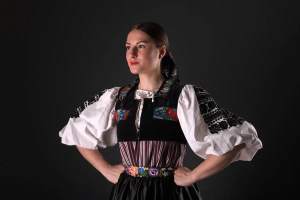 Slovak Folkloru Slovak Folklor Kızı Stüdyo Portresi — Stok fotoğraf