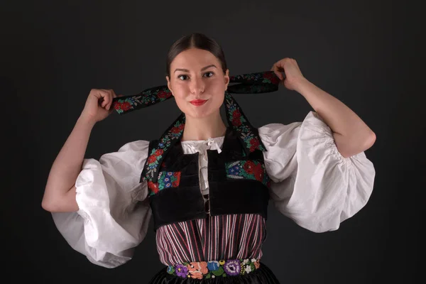 Slovak Folkloru Slovak Folklor Kızı Stüdyo Portresi — Stok fotoğraf