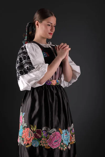 Folklor Słowacki Słowacka Dziewczyna Folkloru Portret Studio — Zdjęcie stockowe