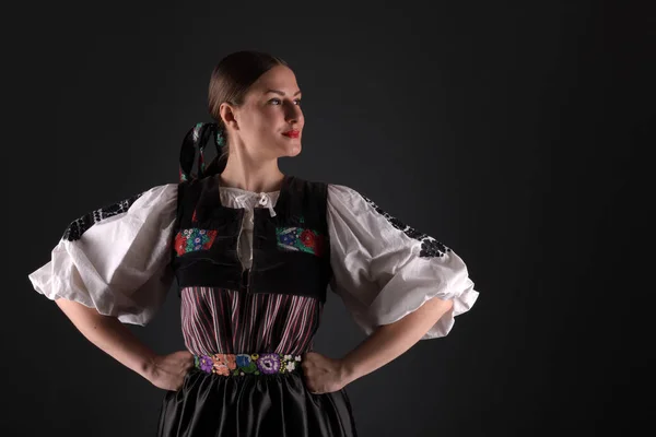 Folklor Słowacki Słowacka Dziewczyna Folkloru Portret Studio — Zdjęcie stockowe