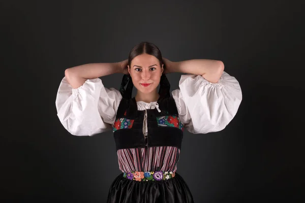 Σλοβακική Λαογραφία Σλοβάκικο Κορίτσι Λαογραφίας Πορτρέτο Στούντιο — Φωτογραφία Αρχείου