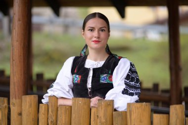 Slovakça folklor. Slovakça folklor kız. 