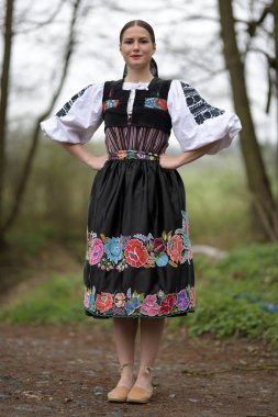 Slovakça folklor. Slovakça folklor kız. 
