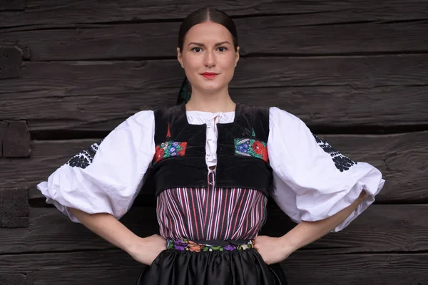 スロバキアの民間伝承スロバキアの民俗学の女の子 — ストック写真