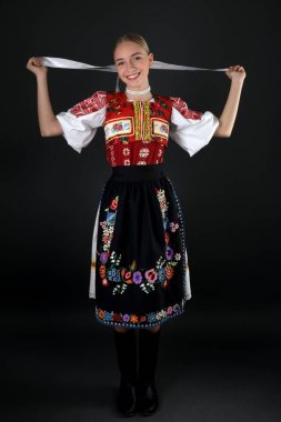 Slovakça folklor. Slovakça folklor kız. 