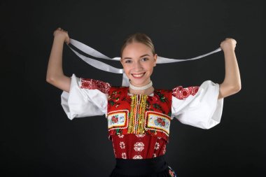 Slovakça folklor. Slovakça folklor kız. 