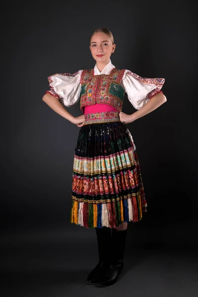 Folklore Eslovaco Chica Bailarina Folclórica — Foto de Stock