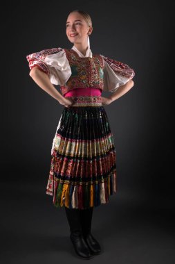 Slovakça folklor. Slovakça folklor kız.