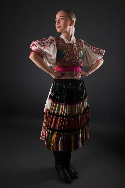スロバキアの民間伝承スロバキアの民俗学の女の子 — ストック写真