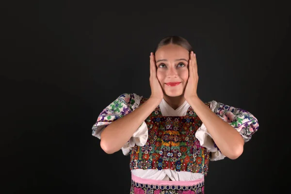 Slowakisches Folklore Mädchen Tracht Für Frauen — Stockfoto