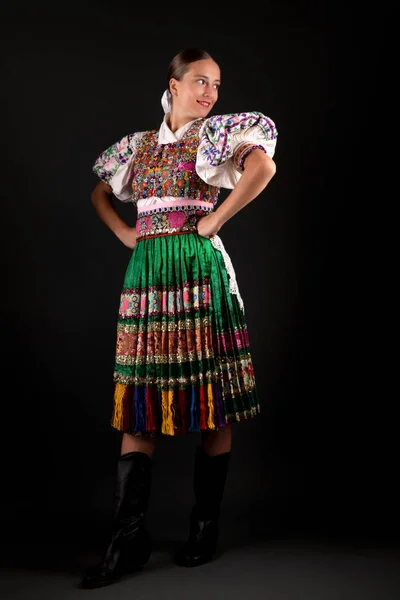 Szlovák Folklór Girl Hagyományos Női Kosztümös — Stock Fotó