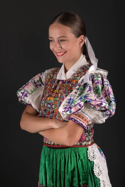 Slowaakse Folklore Meisje Traditionele Vrouw Kostuum — Stockfoto
