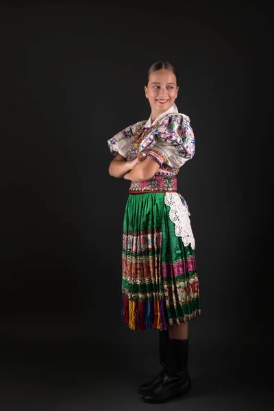Folklorique Slovaque Costume Traditionnel Femme — Photo